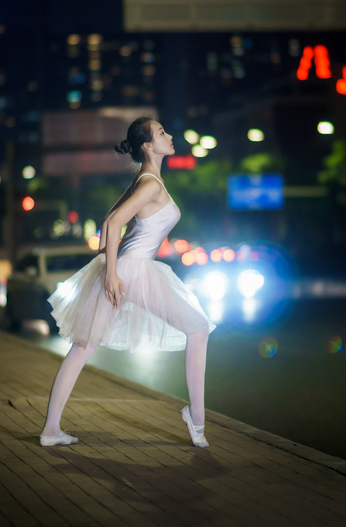 国务院办公厅印发《关于以冰雪运动高质量发展激发冰雪经济活力的若干意见》。