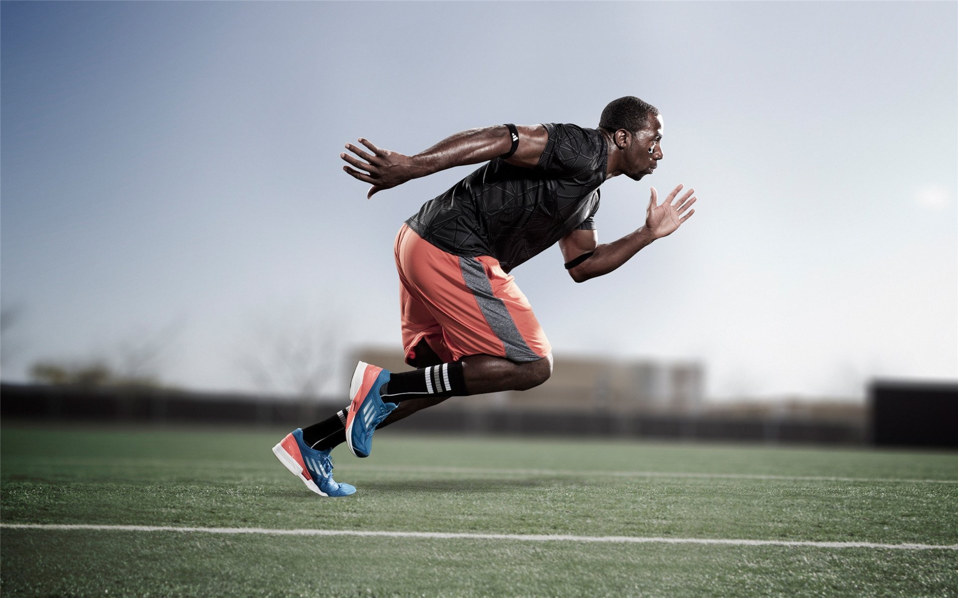 跳水选手转身衔接动作风险控制良好，跳水运动员旋转